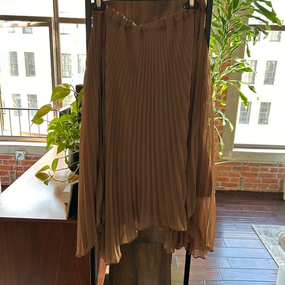 Club Monaco Pleated Skirt - Picture 2 of 2